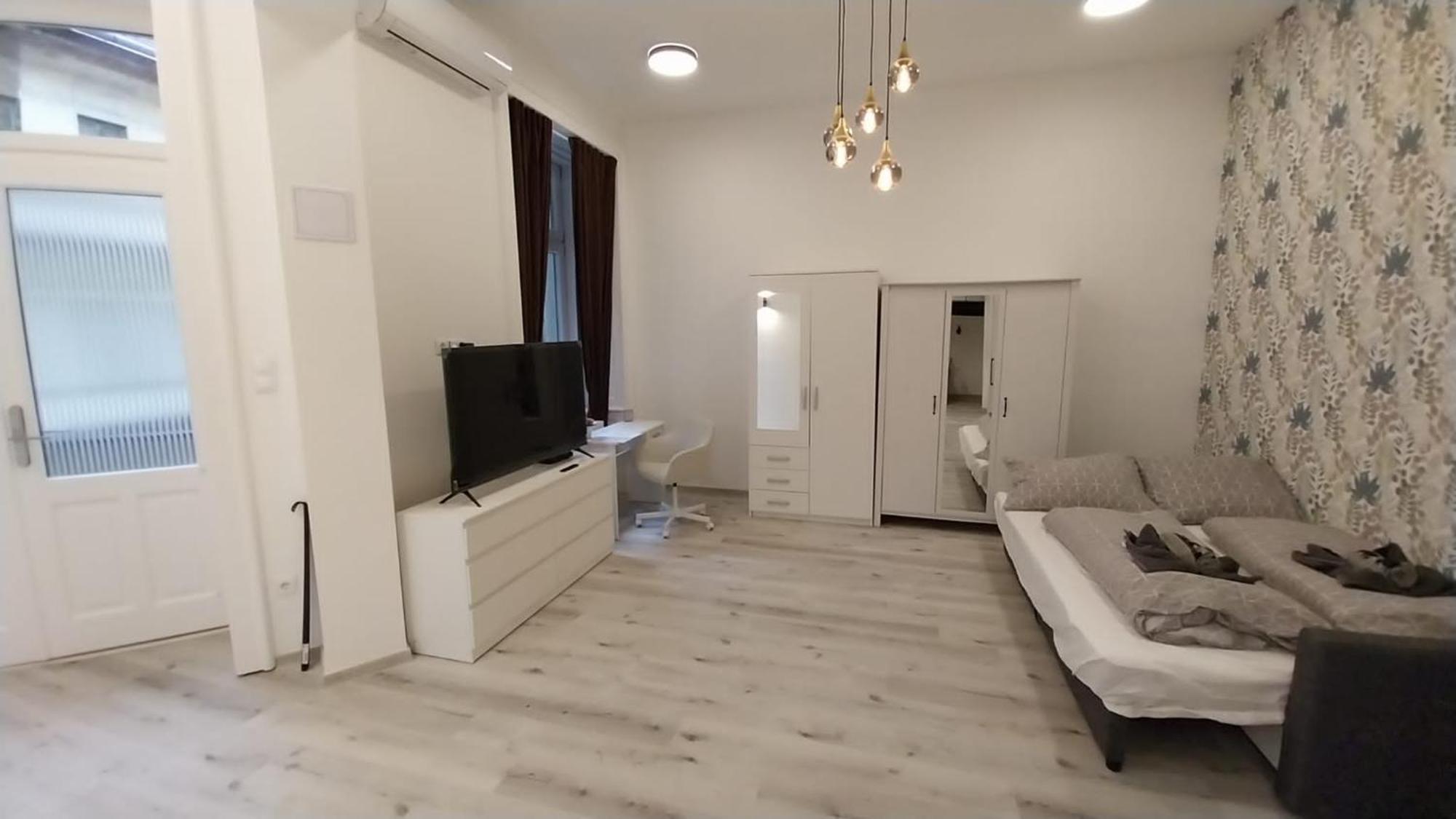 Szekely Apartment Near Deak Ferenc Square With Free Parking In Garage Budapest Bagian luar foto