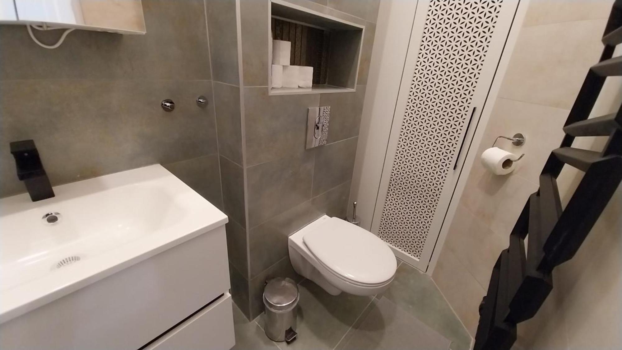 Szekely Apartment Near Deak Ferenc Square With Free Parking In Garage Budapest Bagian luar foto