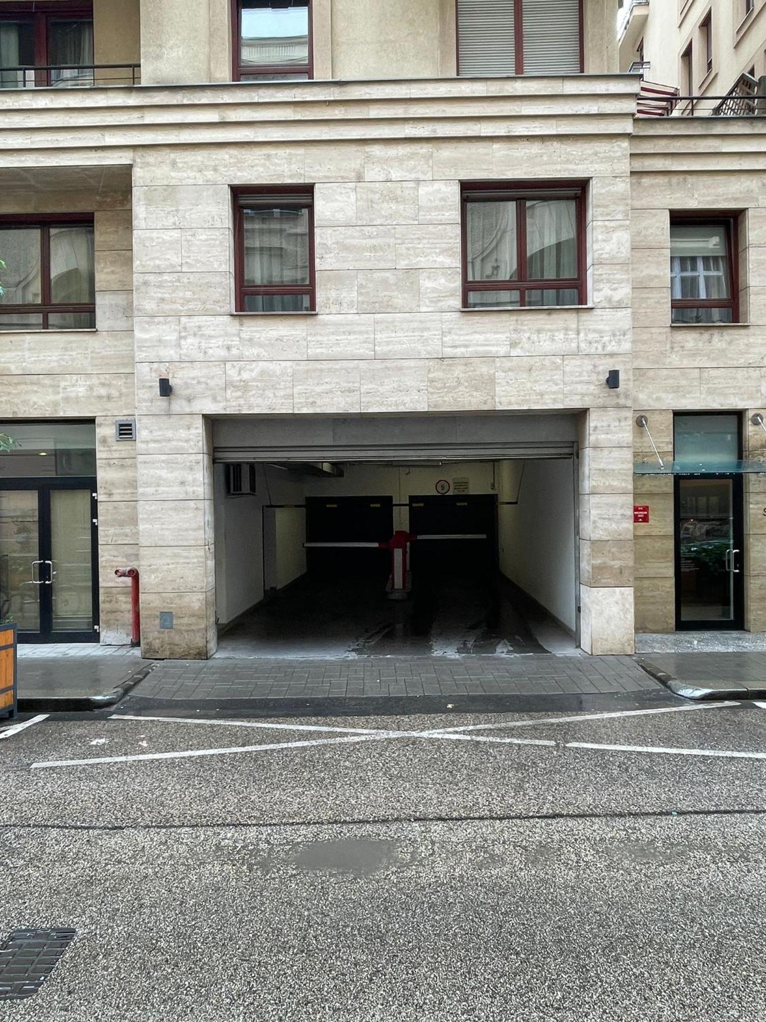 Szekely Apartment Near Deak Ferenc Square With Free Parking In Garage Budapest Bagian luar foto
