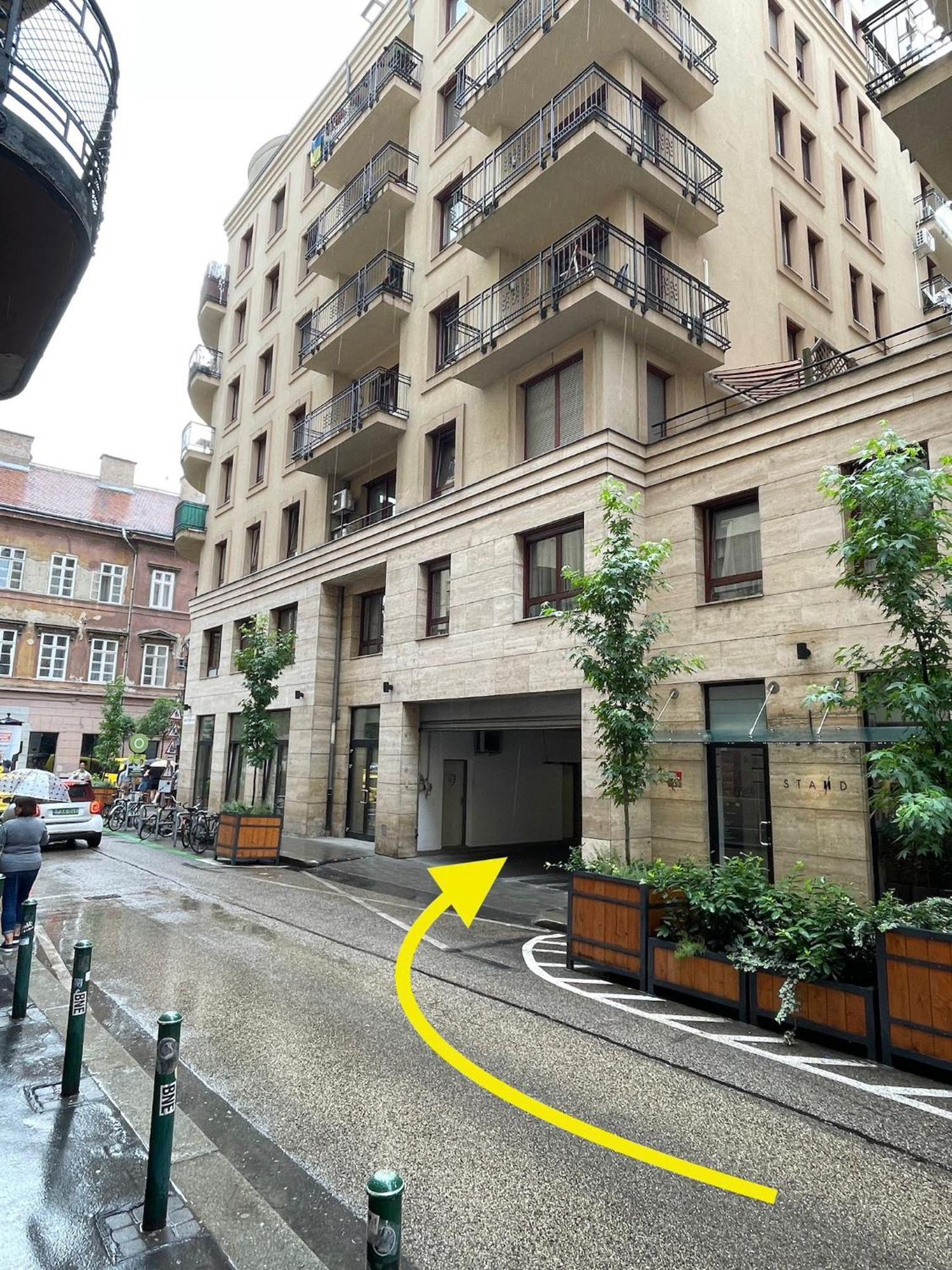 Szekely Apartment Near Deak Ferenc Square With Free Parking In Garage Budapest Bagian luar foto